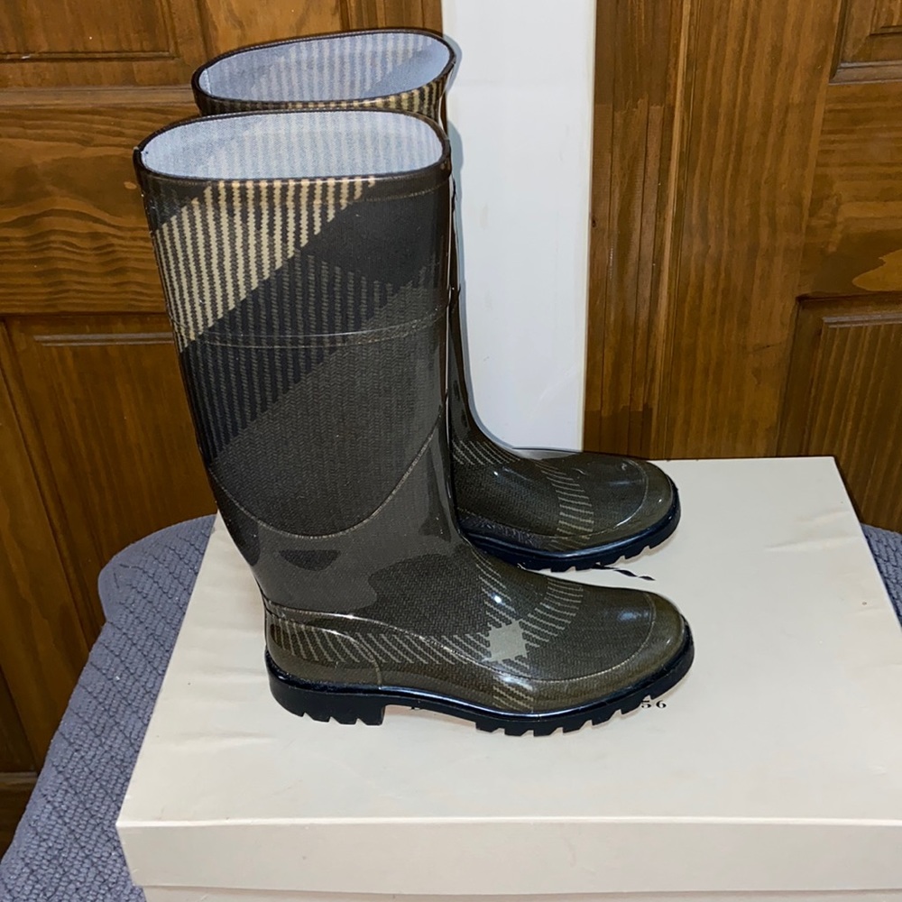 Women’s Burberry rain boots